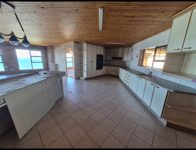 4 BEDROOM HOUSE FOR SALE IN DANA BAY